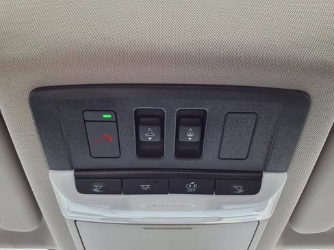 Used 2025 Nissan Rogue SL w/ SL Premium Package image 29