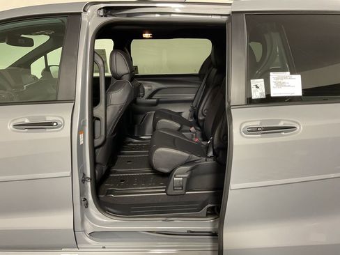 New 2026 Toyota Sienna XLE Woodland Edition image 34