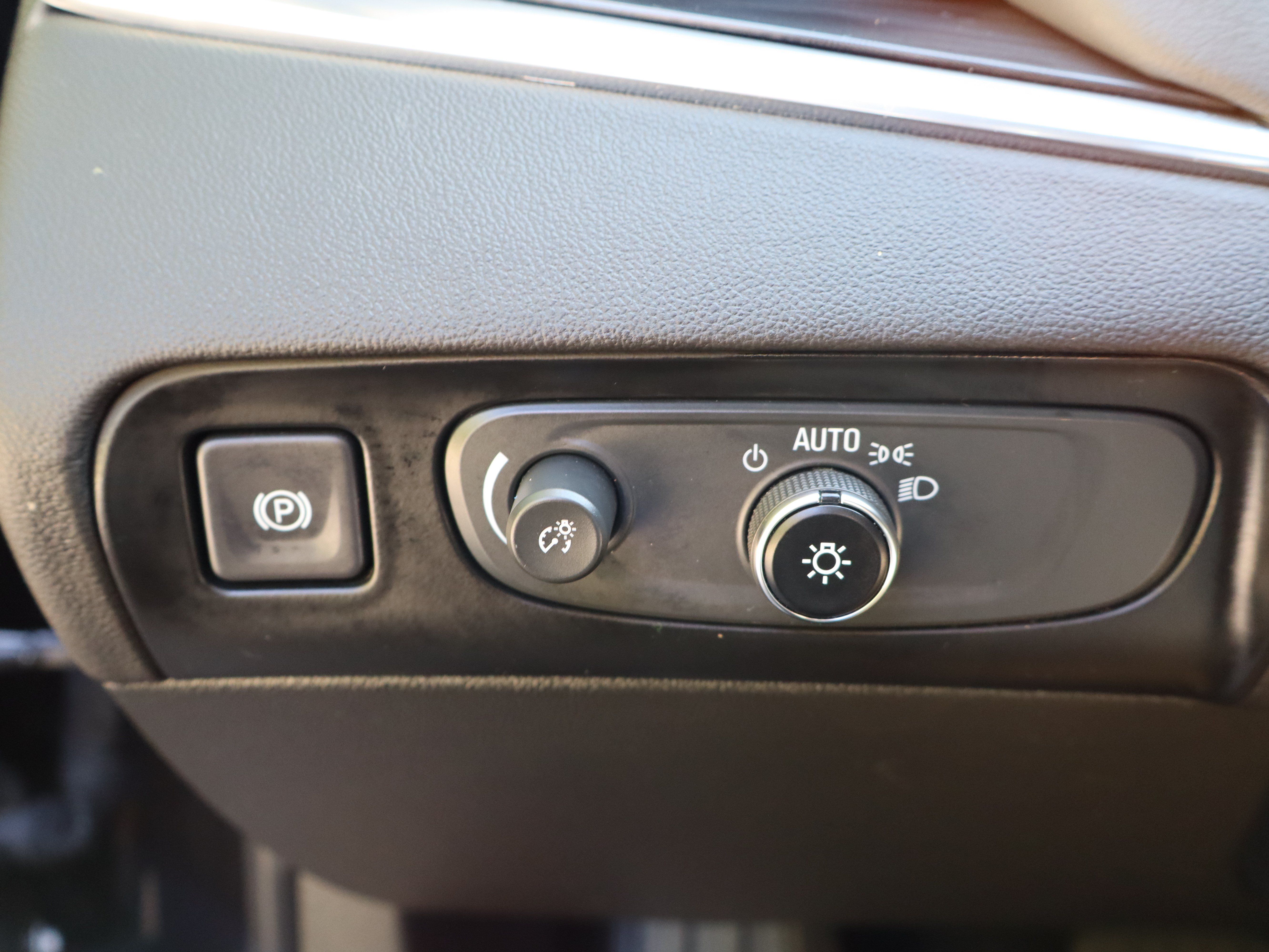 Used 2021 Buick Enclave Essence w/ Sport Touring Edition FWD image 25