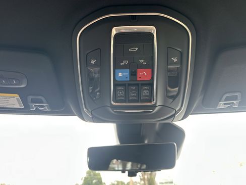 New 2025 Jeep Grand Cherokee L Limited w/ Luxury Tech Group II image 39