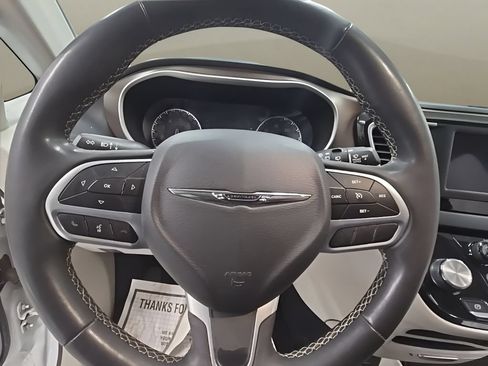 Used 2022 Chrysler Voyager LX FWD image 28