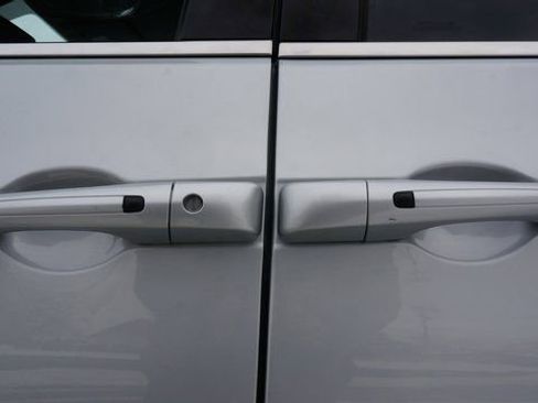 Used 2024 Chrysler Pacifica Touring-L image 79