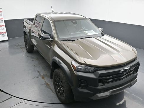 Used 2023 Chevrolet Colorado Trail Boss image 10