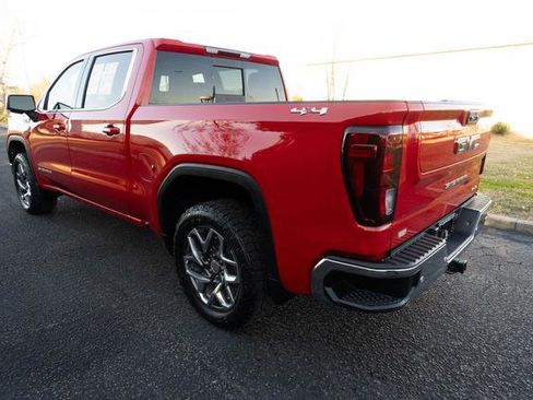 Used 2024 GMC Sierra 1500 SLE w/ Preferred Package image 5