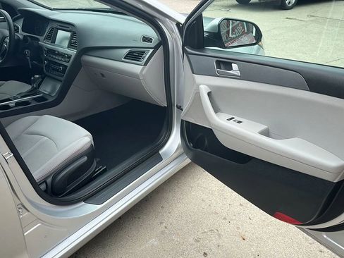 Used 2016 Hyundai Sonata SE FWD image 17