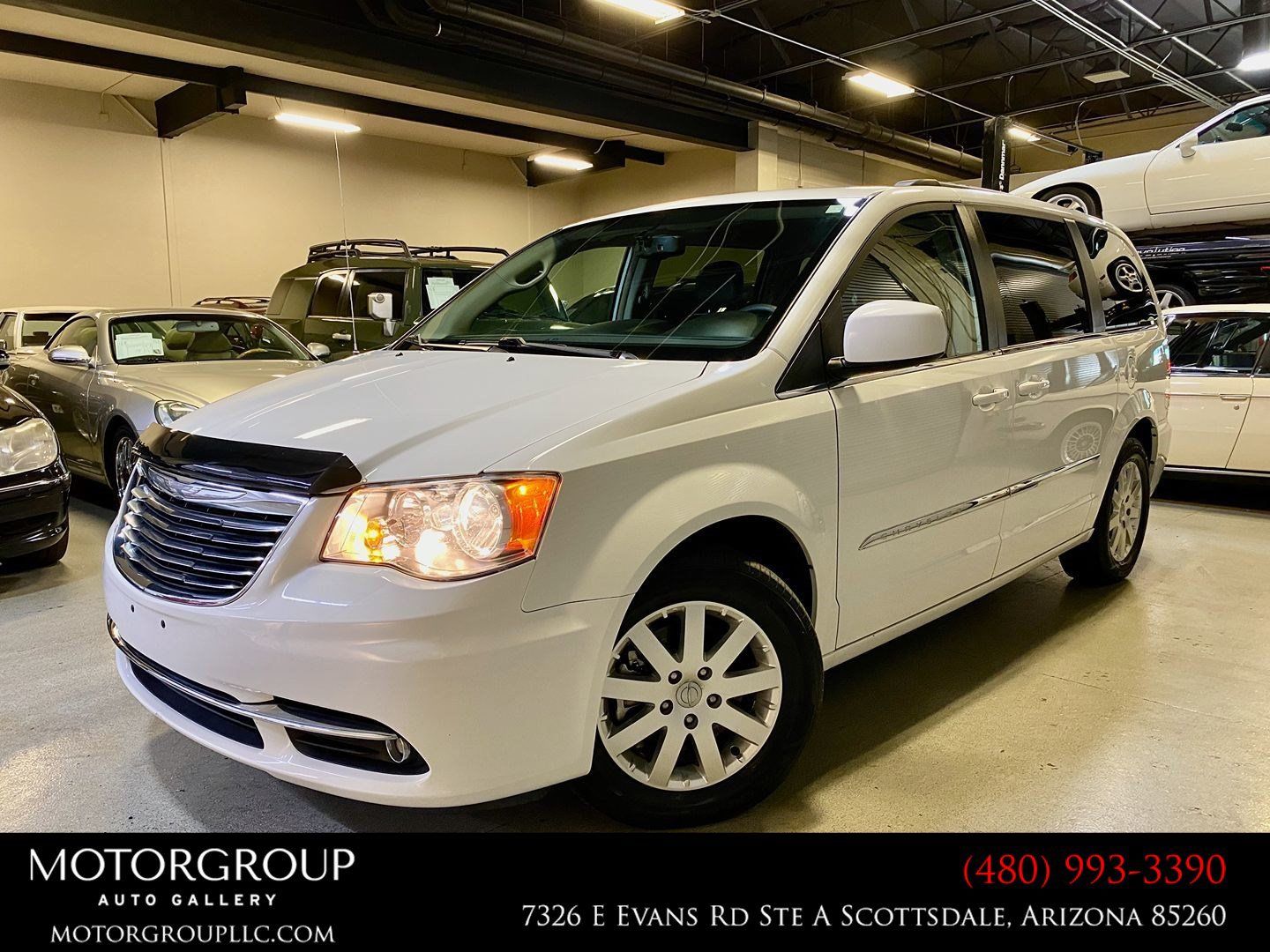 Used 2016 Chrysler Town & Country Touring FWD image 1