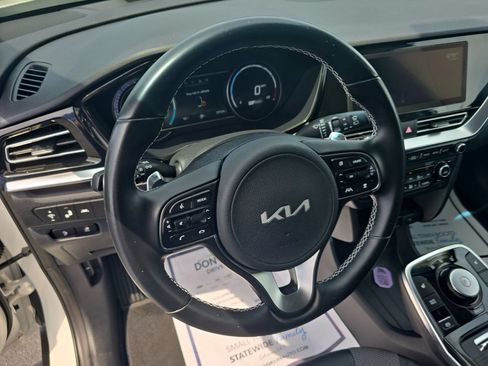 Used 2022 Kia Niro EX FWD image 16