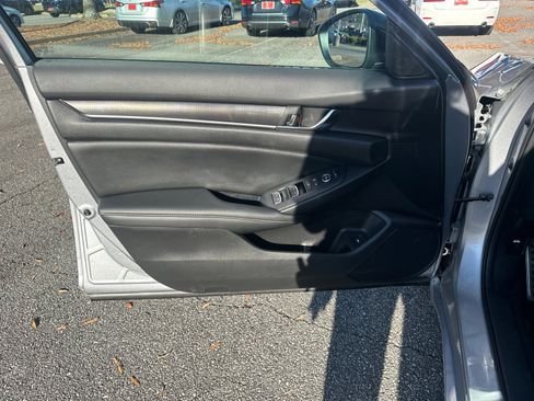 Used 2022 Honda Accord Sport image 10