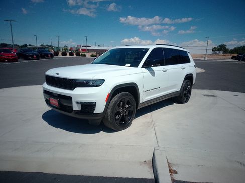 Used 2023 Jeep Grand Cherokee L Limited w/ Luxury Tech Group II AWD/4WD image 7