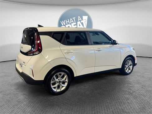 Certified 2023 Kia Soul LX w/ LX Technology Package image 3