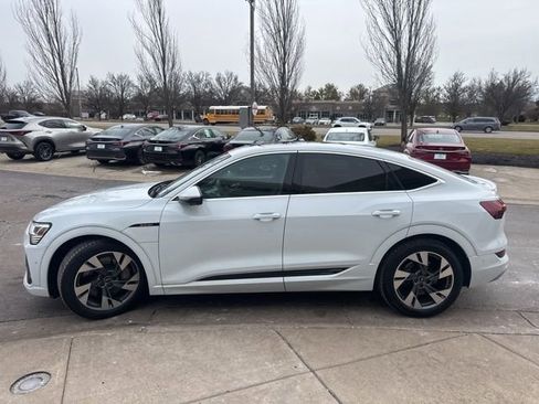 Used 2023 Audi e-tron Premium Plus w/ Premium Plus Package image 5