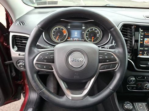 Used 2019 Jeep Cherokee Limited image 21