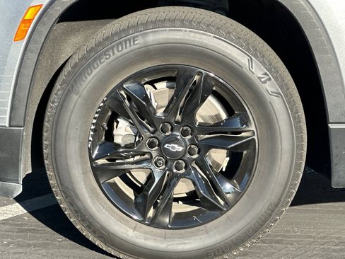 Used 2023 Chevrolet Traverse LT image 45