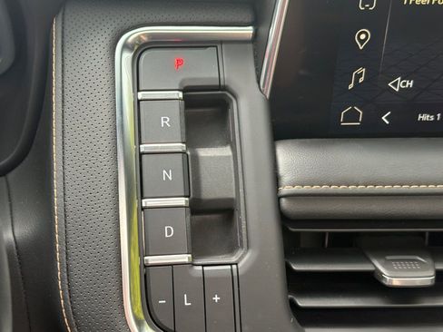 Used 2023 GMC Yukon AT4 w/ Technology Package AWD/4WD image 24