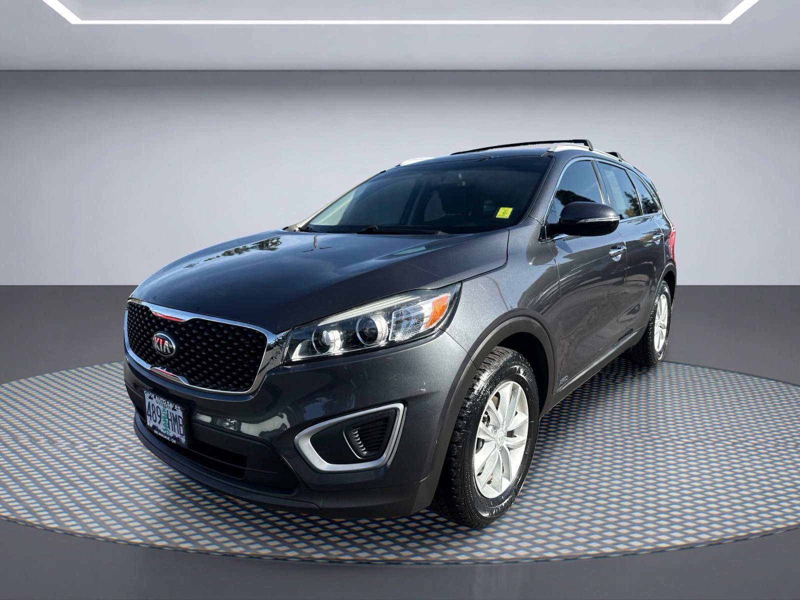 Used 2016 Kia Sorento AWD w/ LX Convenience Package image 2