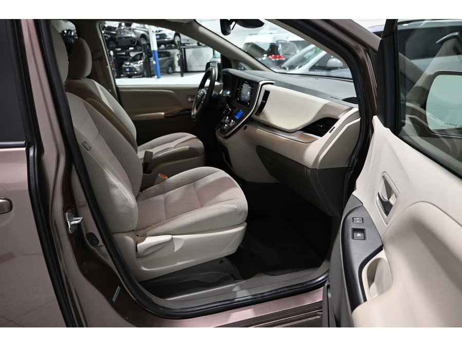 Used 2020 Toyota Sienna LE FWD image 15