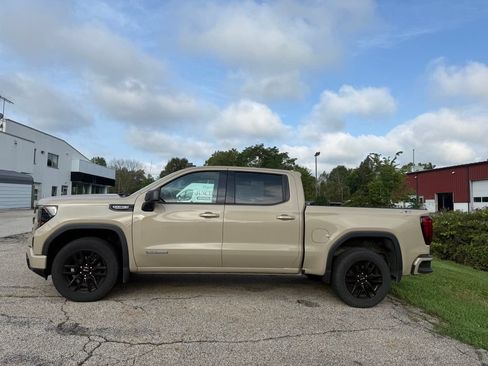 Used 2023 GMC Sierra 1500 Elevation w/ LPO, Elevation Black Package AWD/4WD image 5