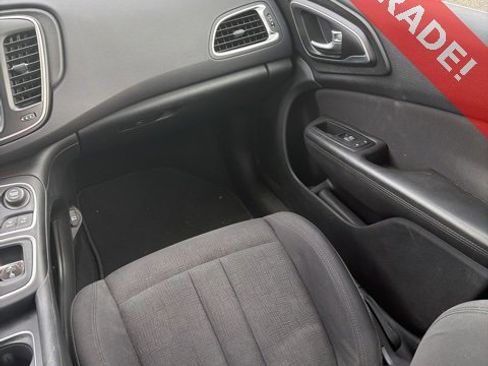 Used 2015 Chrysler 200 Limited image 12