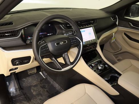 New 2025 Jeep Grand Cherokee L Limited image 29