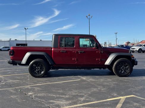 Used 2021 Jeep Gladiator Sport image 2