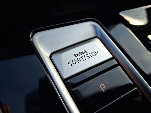 Certified 2025 Volkswagen Atlas SEL image 23