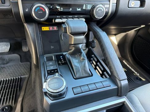 Used 2024 Toyota Tacoma SR5 AWD/4WD image 15