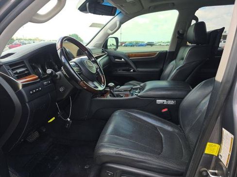 Used 2018 Lexus LX 570 4WD w/ Luxury Package image 12