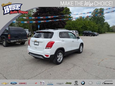 Used 2017 Chevrolet Trax LT w/ LT Convenience Package FWD image 3