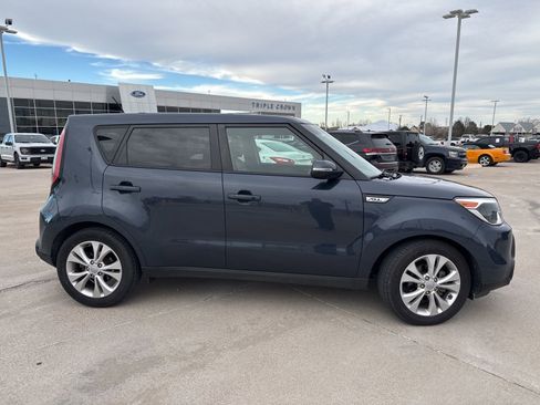 Used 2016 Kia Soul ! image 2