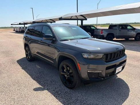 Used 2025 Jeep Grand Cherokee L Limited w/ Luxury Tech Group II AWD/4WD image 3