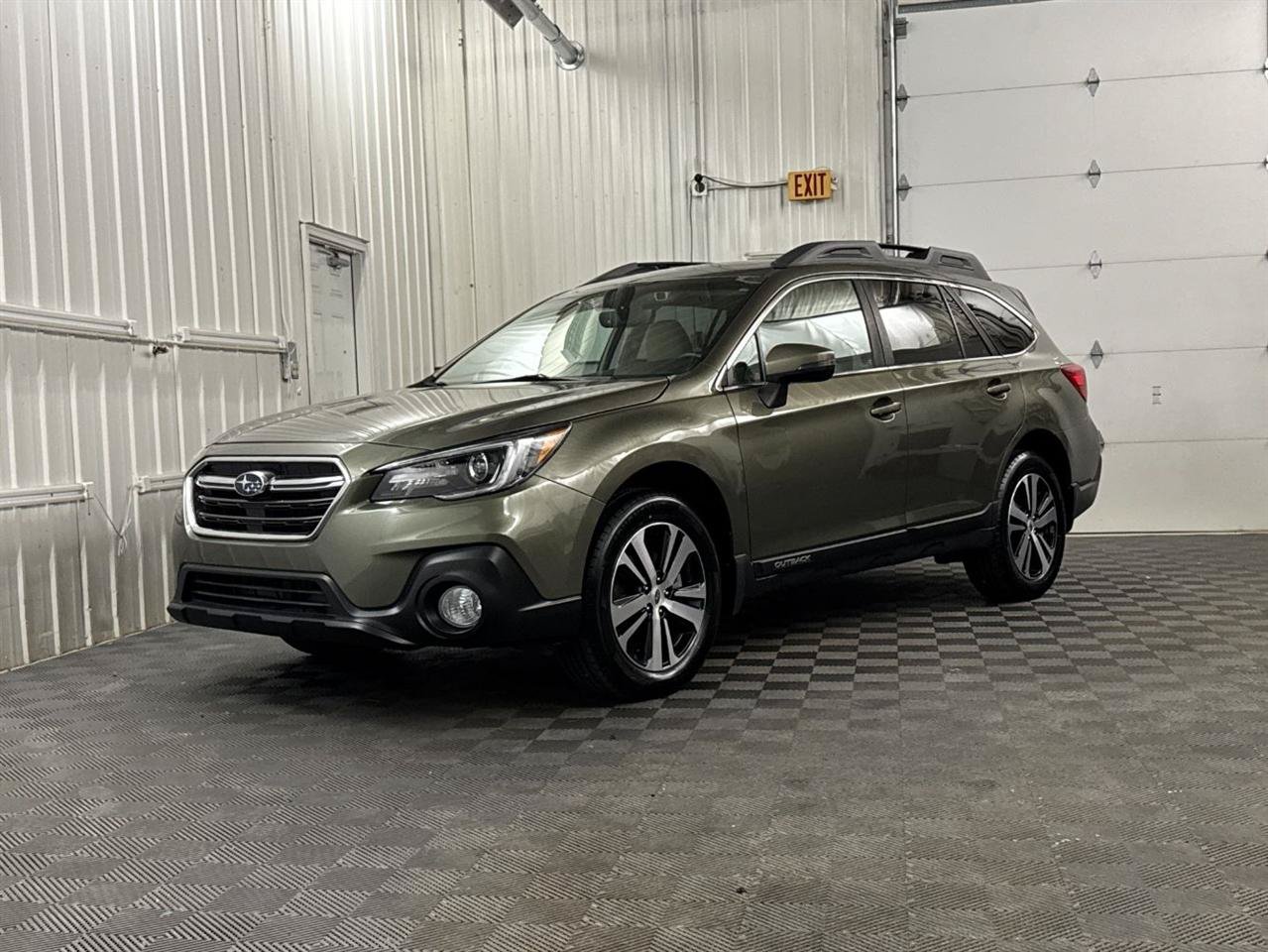 Used 2018 Subaru Outback 3.6R Limited AWD/4WD image 1