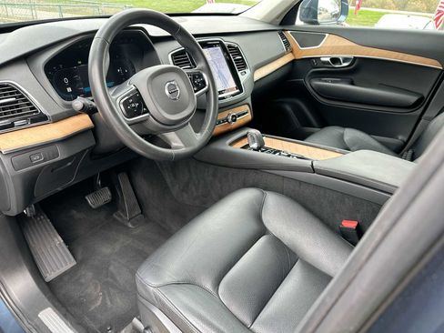 Used 2023 Volvo XC90 B5 Plus image 18