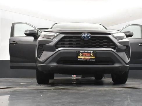 Used 2022 Toyota RAV4 XLE w/ Convenience Package AWD/4WD image 11
