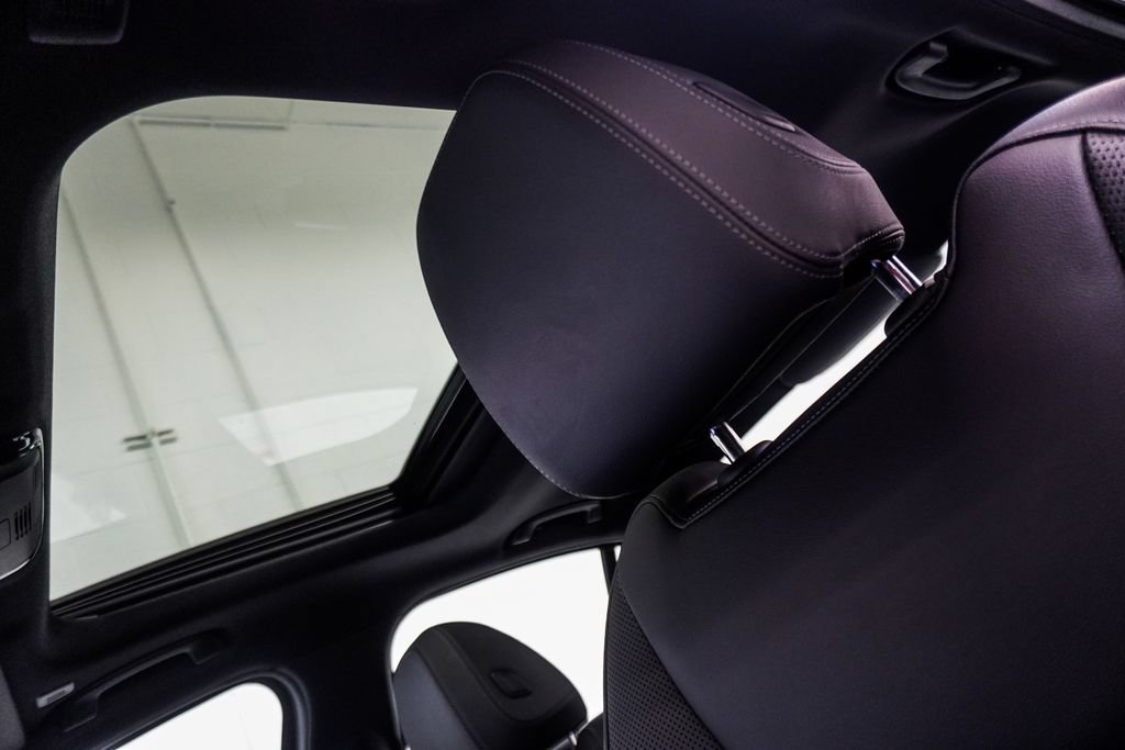 Used 2025 BMW 330i Sedan RWD image 8