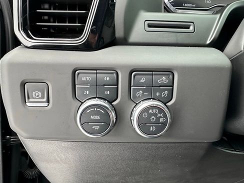 Used 2025 GMC Sierra 1500 AT4 w/ AT4 Preferred Package image 5