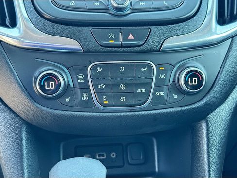 Used 2024 Chevrolet Equinox LT FWD image 17