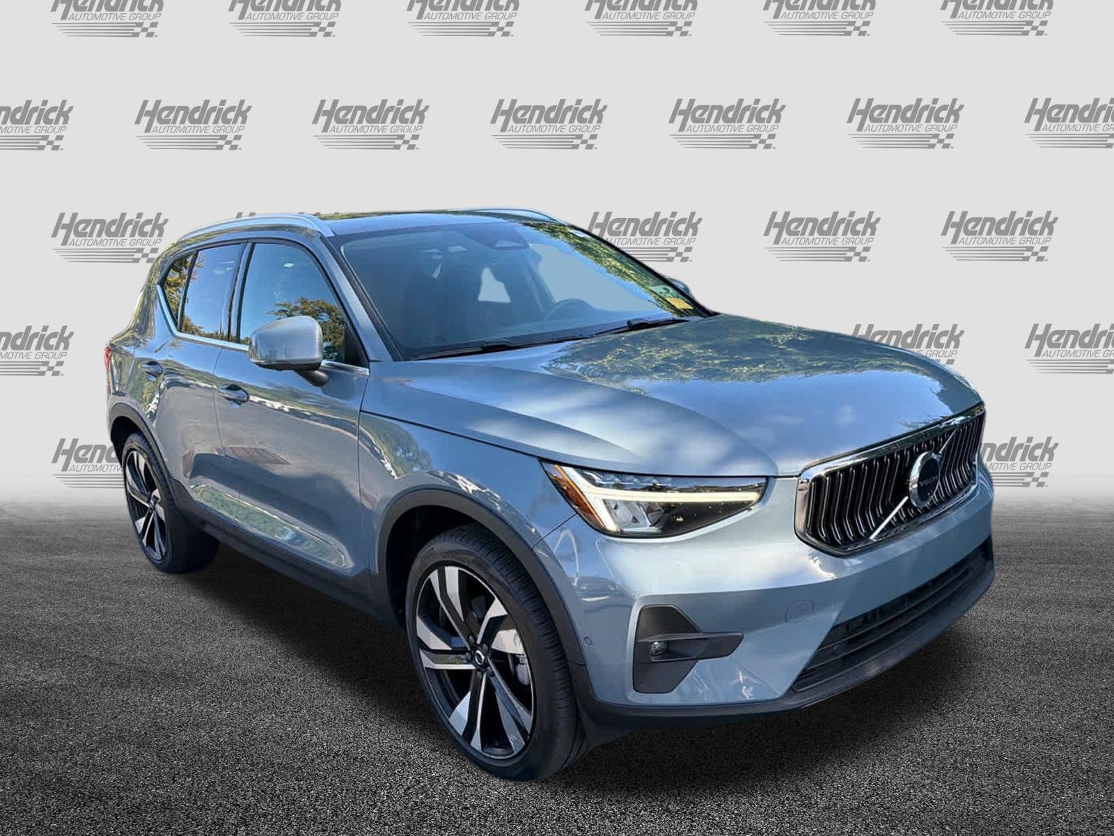 Used 2023 Volvo XC40 B4 Plus w/ Protection Package Premier FWD image 2