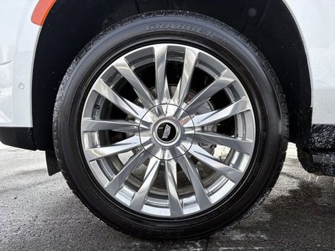 Used 2022 Cadillac Escalade Premium Luxury image 16