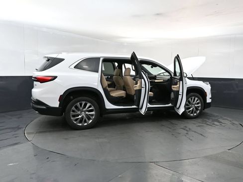 Used 2026 Buick Enclave Preferred AWD/4WD image 26