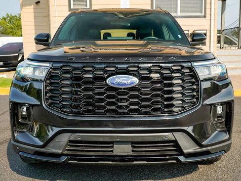 Used 2025 Ford Explorer ST-Line AWD/4WD image 2