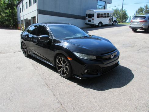Used 2018 Honda Civic Sport Touring image 7