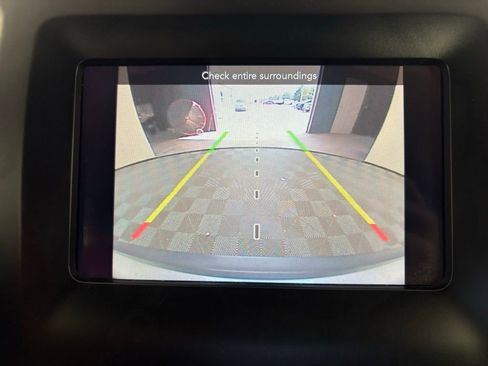 Used 2019 Jeep Cherokee Latitude Plus w/ Cold Weather Group AWD/4WD image 46