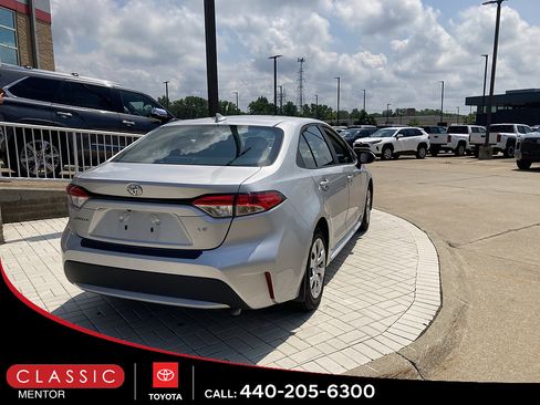 Used 2022 Toyota Corolla LE FWD image 2