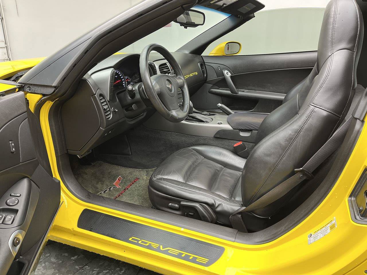 Used 2007 Chevrolet Corvette Coupe w/ Performance Package RWD image 3