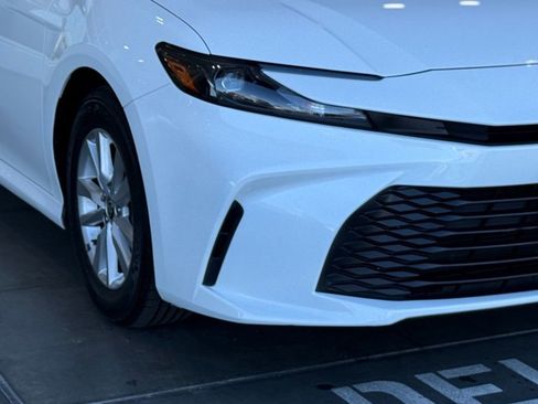 Used 2025 Toyota Camry LE image 8