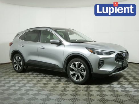 Used 2024 Ford Escape Platinum image 1