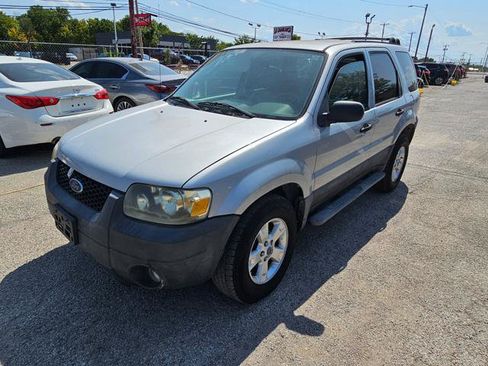 Used 2005 Ford Escape XLT FWD image 1