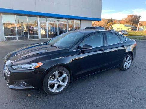 Used 2015 Ford Fusion SE w/ Equipment Group 201A image 3