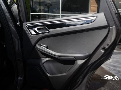 Used 2018 Porsche Macan image 20