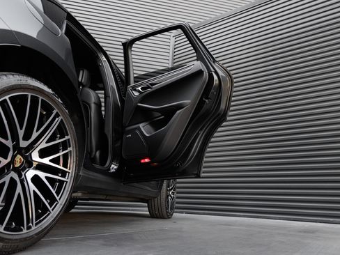 Certified 2026 Porsche Macan AWD/4WD image 31
